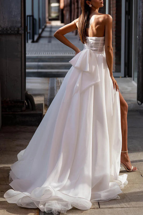 Abito da sposa casual senza spalline in stile A con pieghe e spacchi, stile bohémien bianco